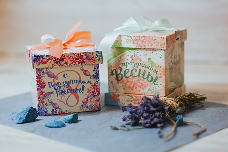 Коробка картонная *С праздником весны*